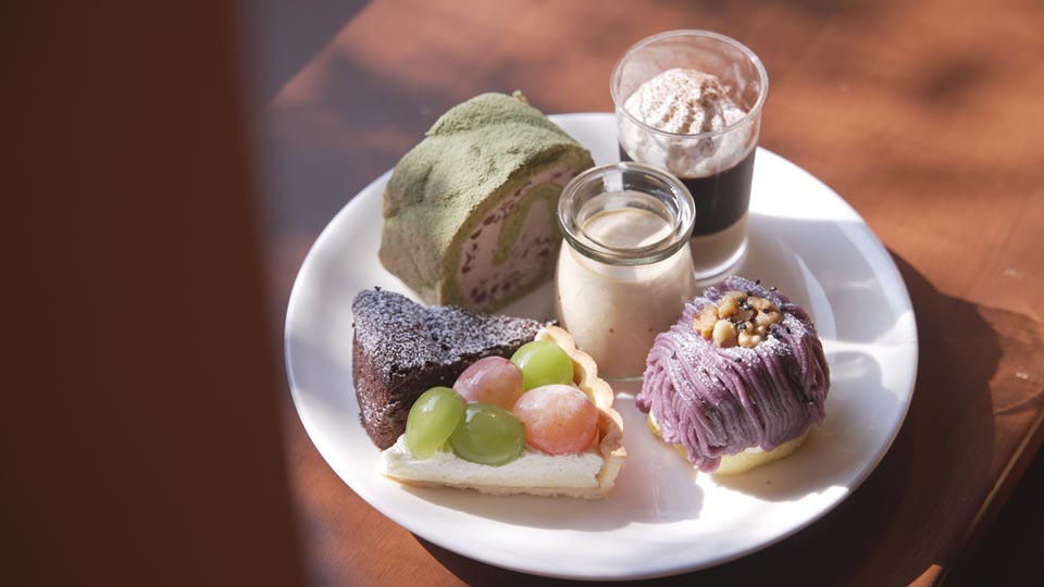 老舗の洋菓子店、地元の人に愛されるお菓子屋のケーキバイキング、カフェスイーツ